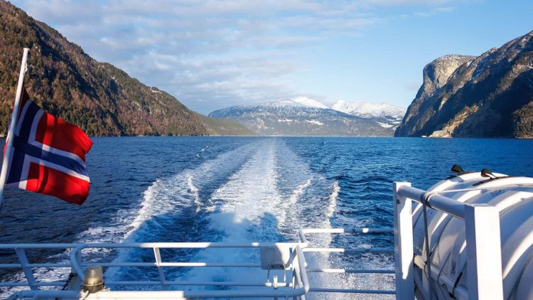 Los Fiordos en Semana Santa: Tren de Flåm, Crucero y Ciudades con Encanto